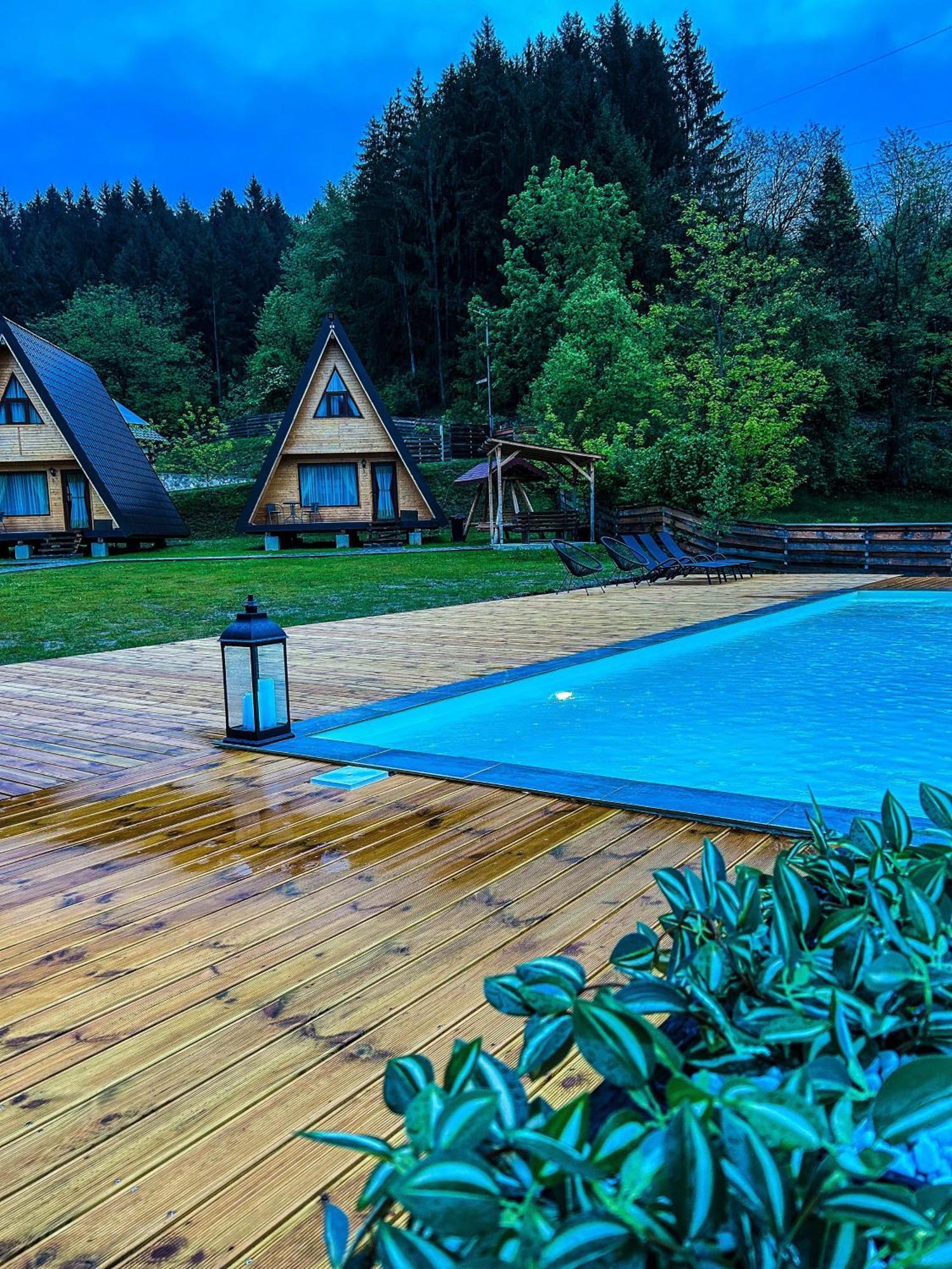 Catunul Din Podei A-Frame Dragoslavele Exteriér fotografie